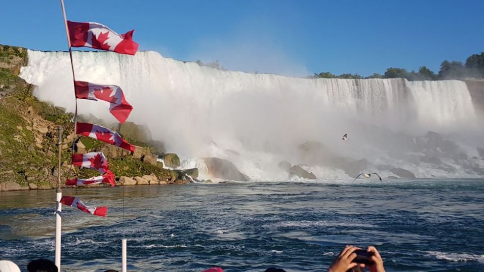 podziwianie-wodospadu-niagara-po-stronie-kanadyjskiej