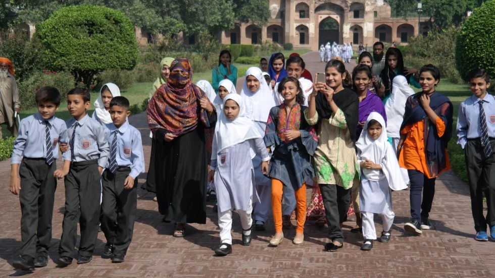 grupa turystow podczas wycieczki do pakistanu